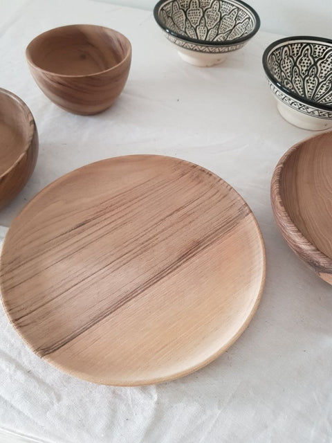 Walnut Plate ø23 cm