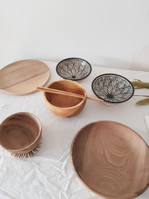 Walnut Plate ø23 cm