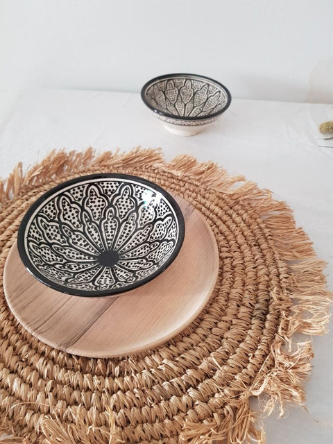 Walnut Plate ø23 cm
